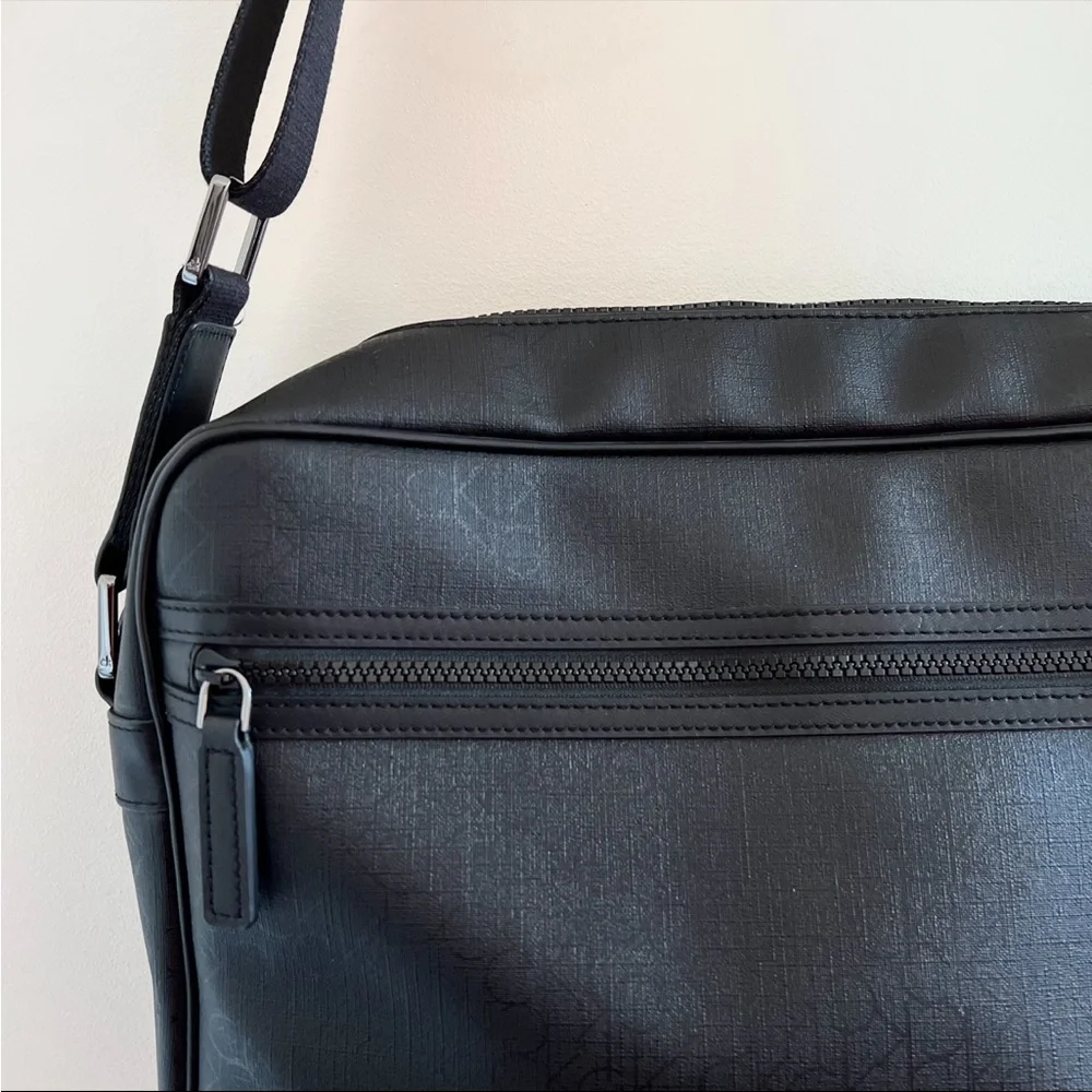 Calvin Klein messenger bag - Picture 3 of 11